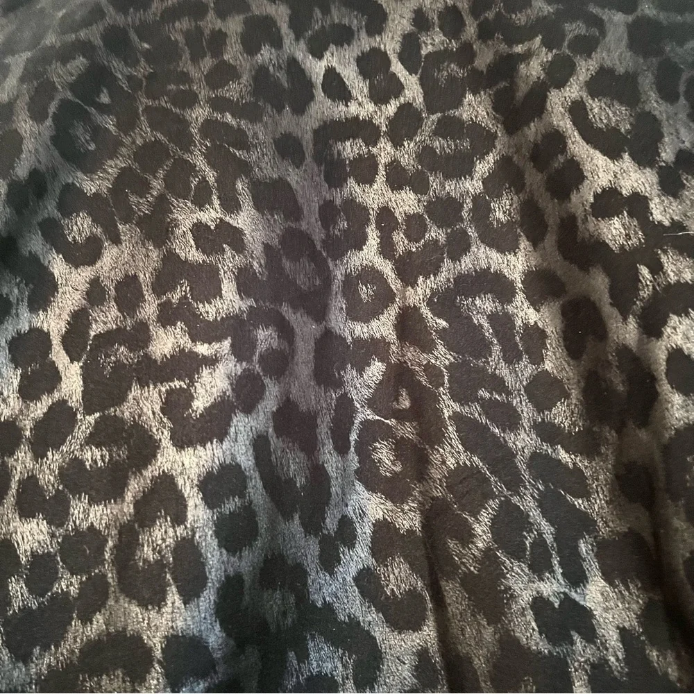 Stylish Black and Gray Leopard Print Zip Up Jacket - Picture 6 of 7